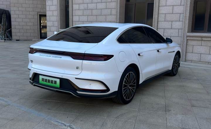 比亚迪 汉 2023款 DMi 冠军版 121KM 尊荣型