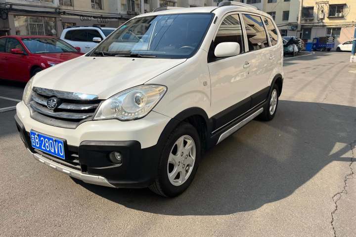 一汽 森雅S80 1.5L 手动7座时尚舒适型