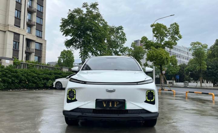 吉利几何 E萤火虫 2022款 320KM 乖巧虎 5座