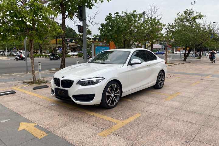 宝马 2系多功能旅行车 220i 领先型
