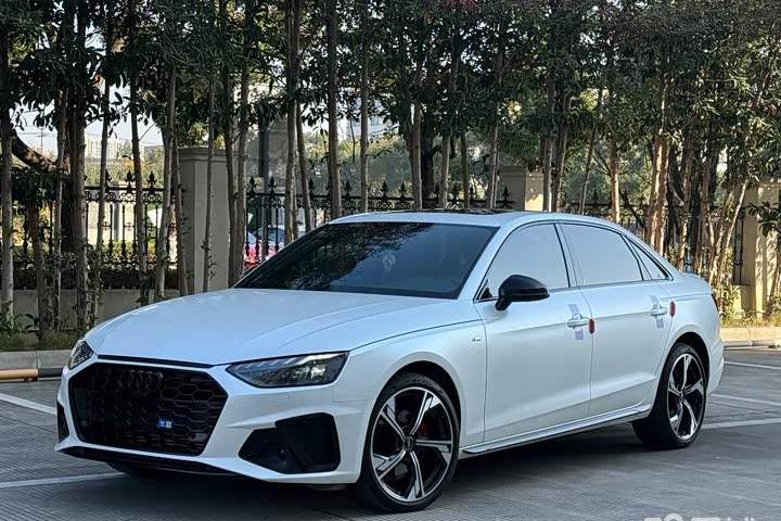 奥迪 A4L 40 TFSI 豪华动感型