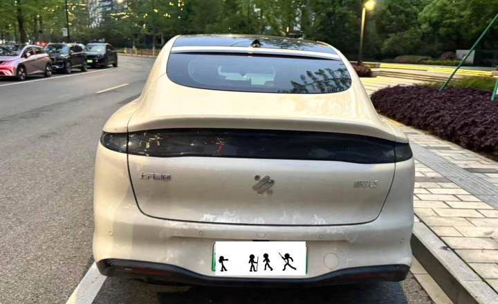 智己汽车 智己LS6 2026款 增程 52 Max