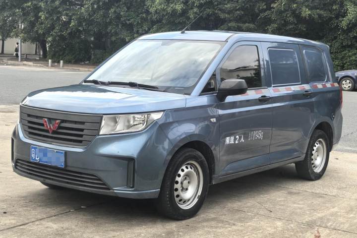 五菱汽车 五菱宏光PLUS 1.5L 手动致富型 2座