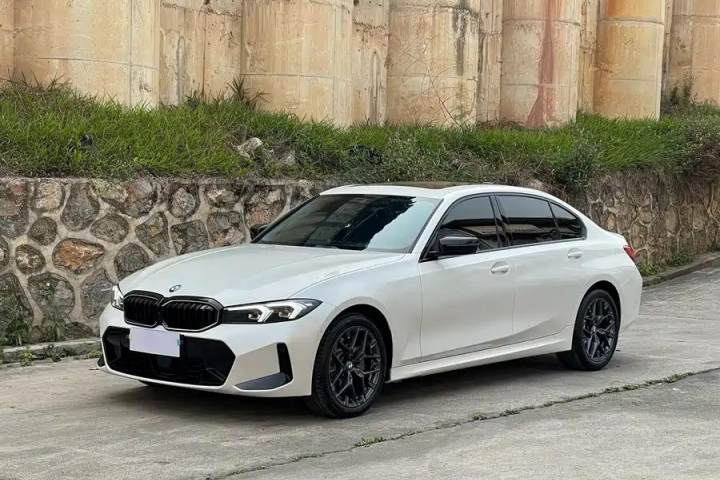 宝马 3系 330Li M运动曜夜套装