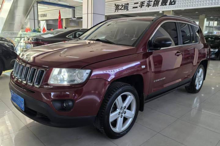 Jeep 指南者(进口) 2012款 2.4L 四驱豪华导航版