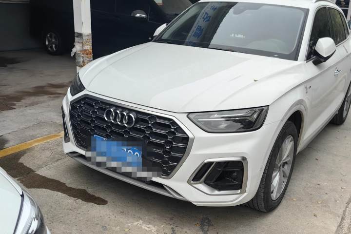 奥迪 Q5L 2022款 改款 40T 豪华动感型