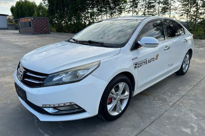 众泰 Z500 1.5T CVT精英型