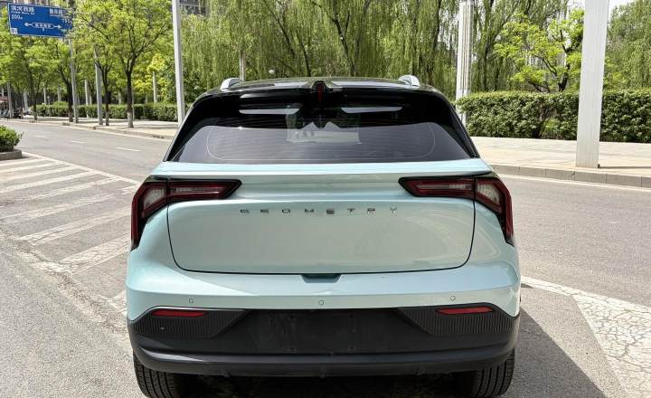 吉利几何 E萤火虫 2022款 401KM 玲珑虎 4座