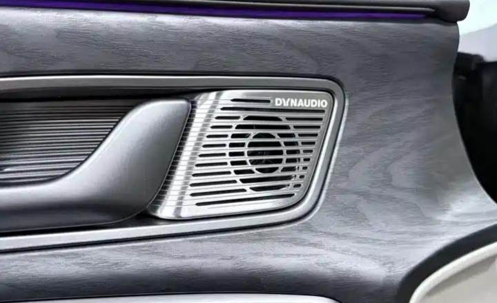 腾势 D9 2024款 DMi 980 四驱尊荣型