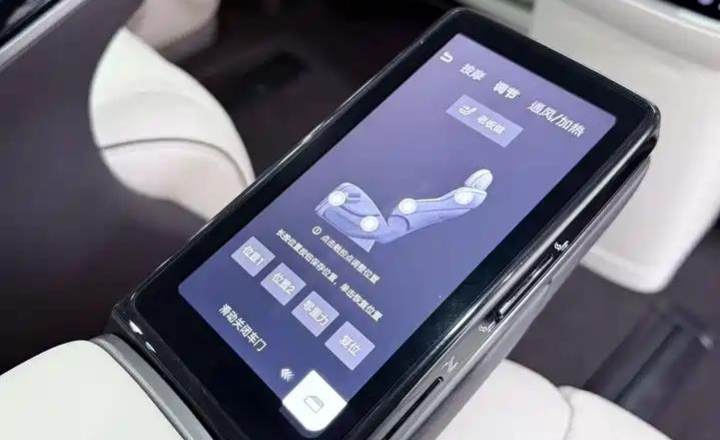 腾势 D9 2024款 DMi 980 四驱尊荣型