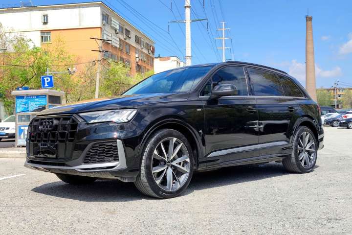 奥迪 Q7 2023款 55 TFSI quattro S line运动型
