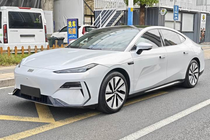 吉利银河 银河E8 550km 后驱龙腾版