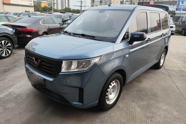 五菱汽车 五菱宏光PLUS 营运版 1.5L 手动标准型 7座