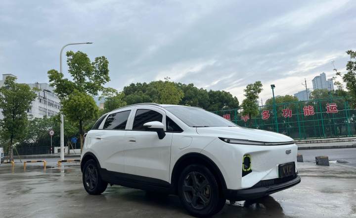 吉利几何 E萤火虫 2022款 320KM 乖巧虎 5座
