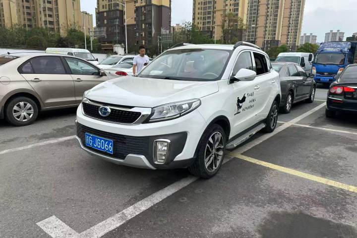 北汽昌河 Q35 1.5L 自动炫酷版