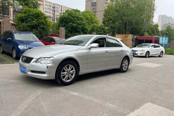 丰田 锐志 2.5V 天窗导航版