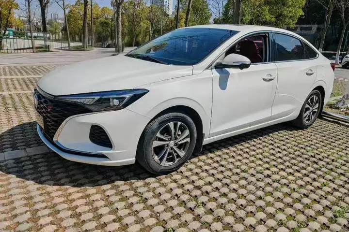 长安 逸动 PLUS 蓝鲸NE 1.4T GDI DCT尊贵型