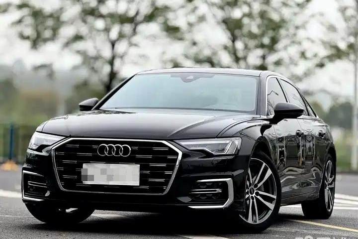 奥迪 A6L 改款 40 TFSI 豪华动感型