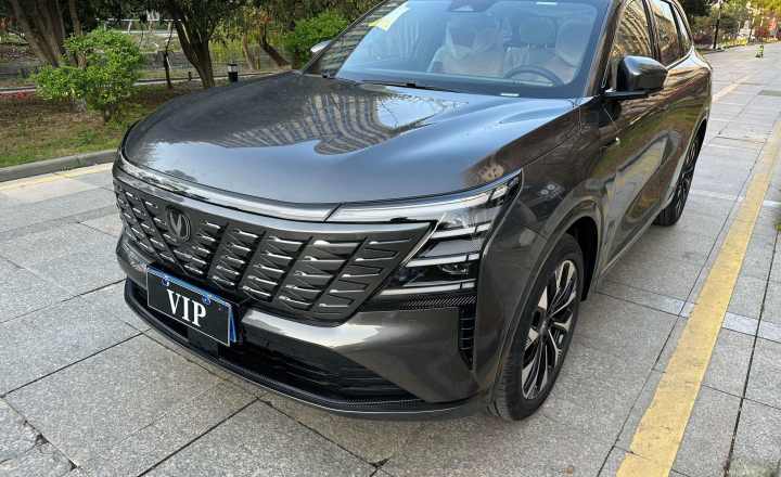 长安 CS75PLUS 2025款 第四代 UItra 2.0T 新蓝鲸 智慧劲擎型