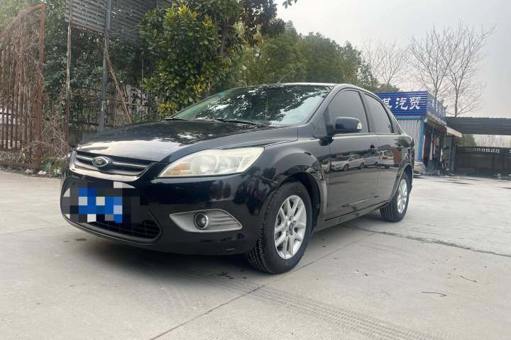 福特 福克斯 2013款 三厢经典 1.8L 自动基本型