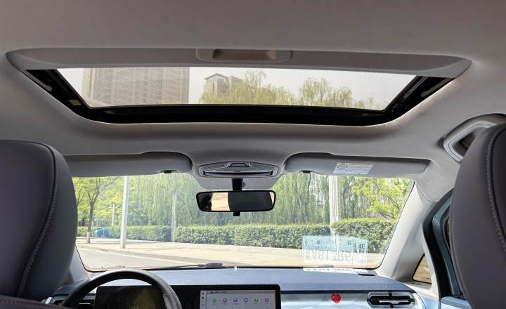 吉利几何 E萤火虫 2022款 401KM 玲珑虎 4座
