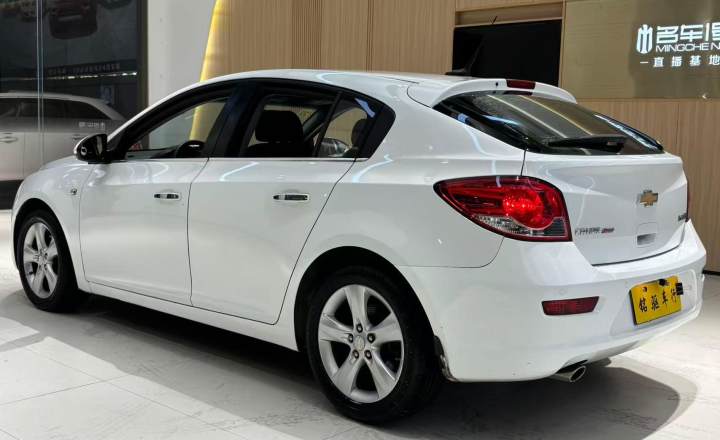 雪佛兰 科鲁兹 2013款 掀背 1.6T 自动旗舰型