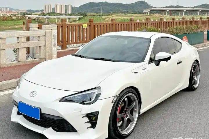 丰田 86 2.0L 自动豪华型