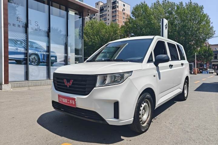 五菱汽车 五菱宏光PLUS 1.5L 手动标准型 5座
