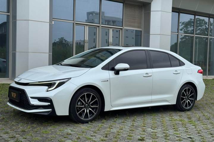 丰田 雷凌 2024款 智能电混双擎 1.8L 运动版