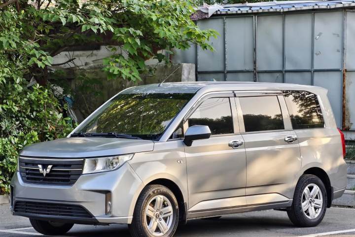 五菱汽车 五菱宏光PLUS 1.5L 手动舒适型 7座
