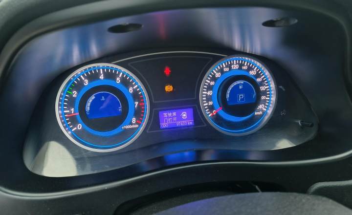 吉利汽车 吉利EC8 2015款 2.0L 自动精英型
