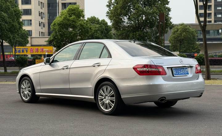 奔驰 E级(进口) 2010款 E 300 时尚型豪华版