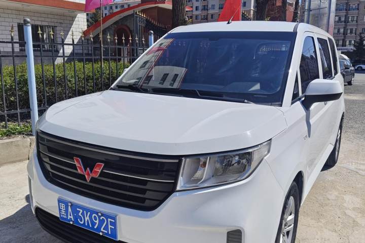 五菱汽车 五菱宏光PLUS 1.5T 手动舒适型 7座
