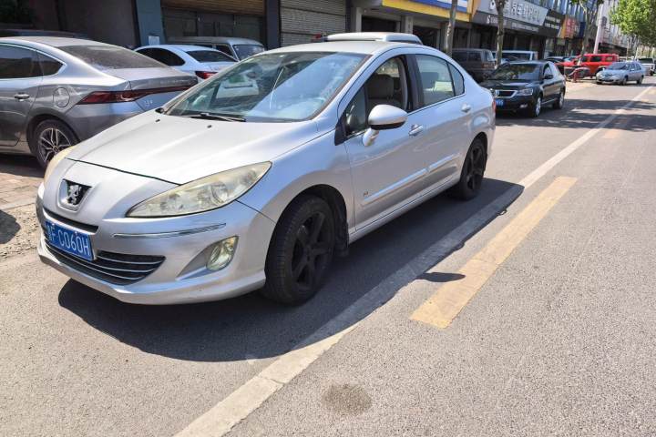 标致 408 2.0L 手动舒适版