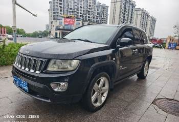 Jeep 指南者(进口) 2.4L 四驱豪华版