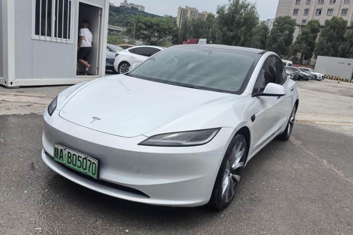 特斯拉 Model 3 后轮驱动版