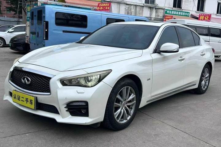 英菲尼迪 Q50L 2.0T 舒适版