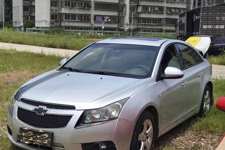 雪佛兰 科鲁兹 1.6L SL天地版 MT