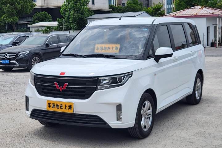 五菱汽车 五菱宏光PLUS 1.5T 手动豪华型 7座