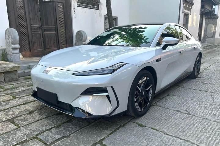 吉利银河 银河E8 550km 后驱MAX