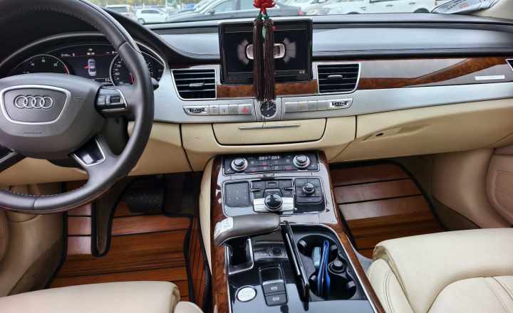 奥迪 A8 2012款 A8L 45 TFSI quattro舒适型