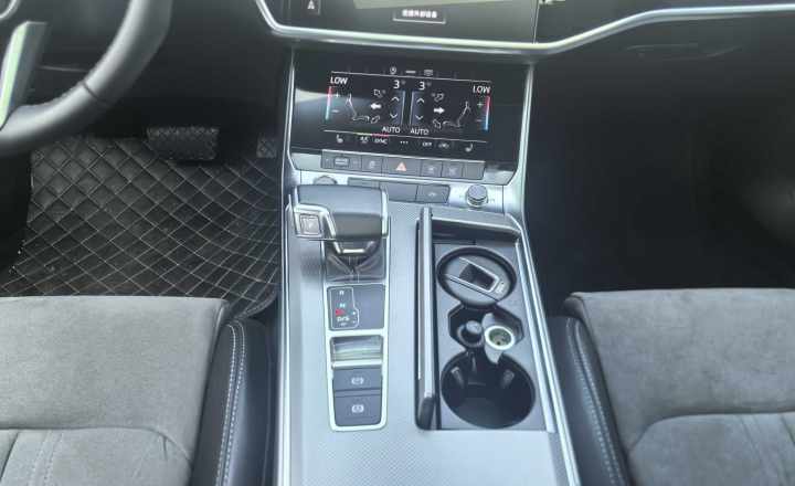 奥迪 A6L 2021款 45 TFSI 臻选动感型