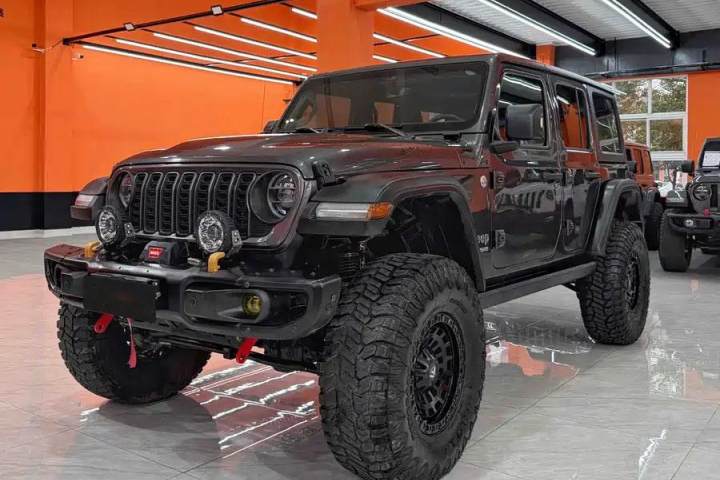 Jeep 牧马人 2.0T 撒哈拉四门版
