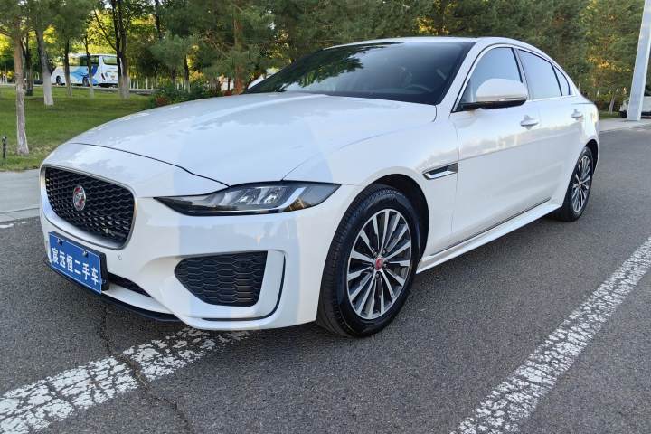 捷豹 XEL 2020款 2.0T 200PS RDYNAMIC 青春运动版