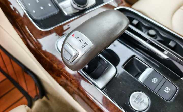 奥迪 A8 2012款 A8L 45 TFSI quattro舒适型
