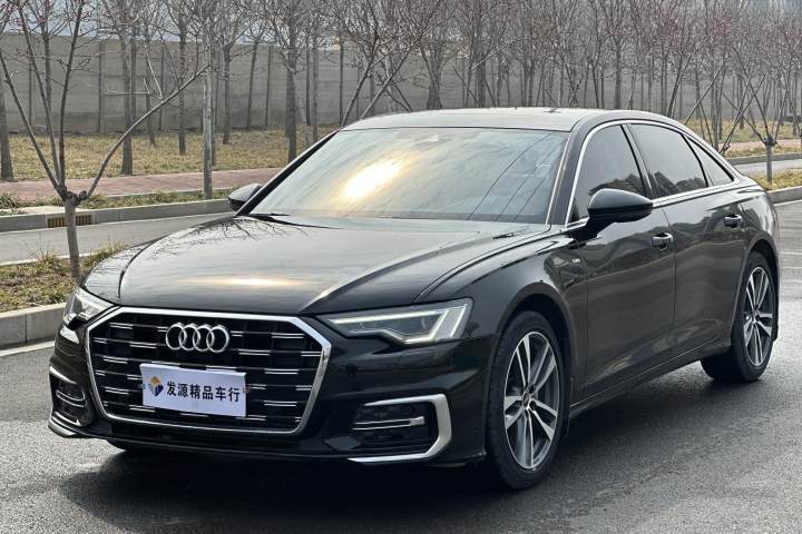 奥迪 A6L 改款 40 TFSI 豪华动感型