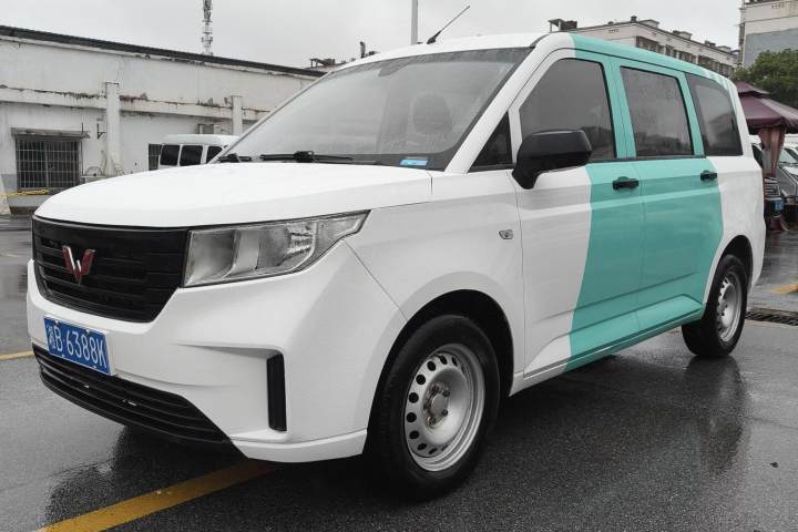 五菱汽车 五菱宏光PLUS 1.5L 手动标准型 5座