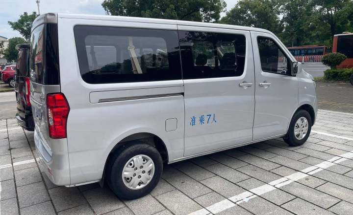 长安凯程 长安睿行M60 2023款 1.5L GDI精英型客车6/7座