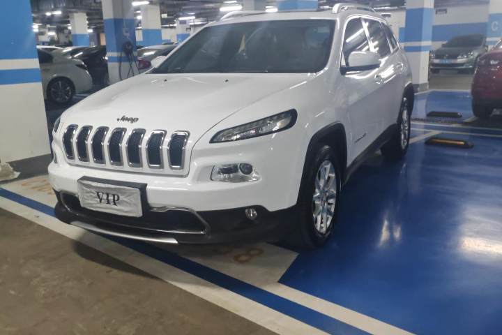 Jeep 自由光 2.4L 领先版