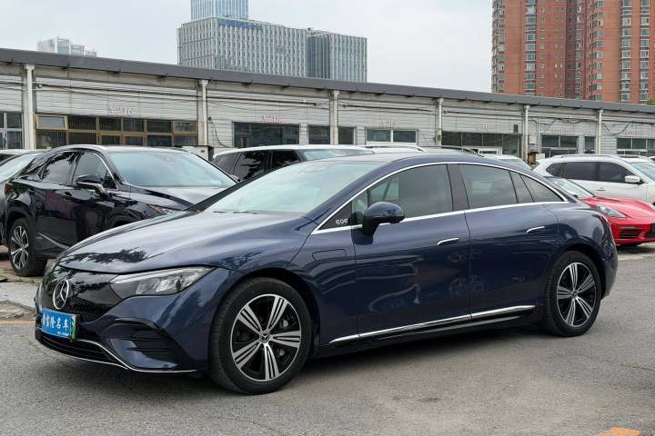 奔驰 EQE 2022款 350 豪华版